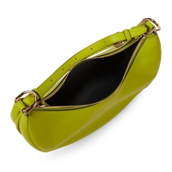 ❤️❤️ FENDI
Fendigraphy Leather Hobo Bag❤️❤️ - Picture 4 of 6